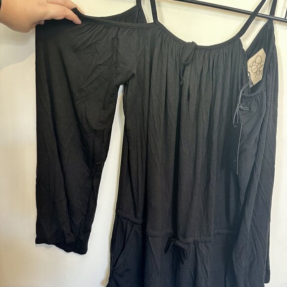 NWT Chaser Cold Shoulder Long Sleeve Romper in Black - Size: Medium - Picture 4 of 12